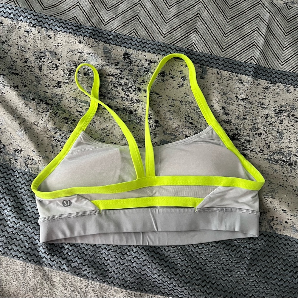 Lululemon rise and run sports bra size 4